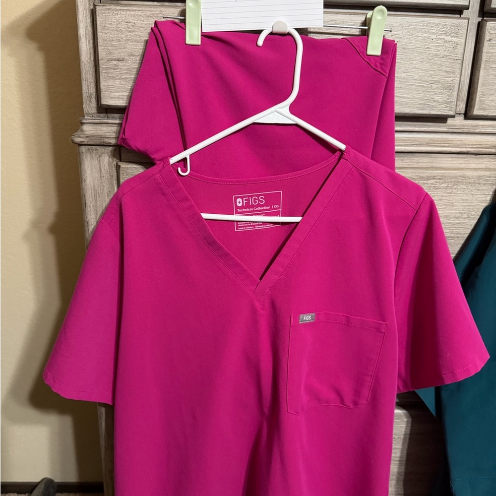 Figs Hot Pink Scrub Set